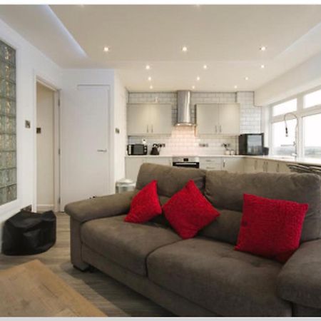 Luxury Panoramic Balcony Swindon Central Dış mekan fotoğraf