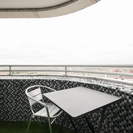 Luxury Panoramic Balcony Swindon Central Dış mekan fotoğraf