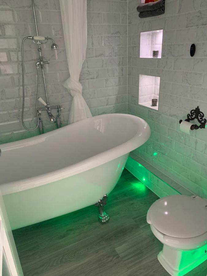 Luxury Panoramic Balcony Swindon Central Dış mekan fotoğraf