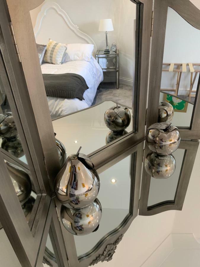 Luxury Panoramic Balcony Swindon Central Dış mekan fotoğraf