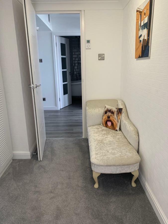 Luxury Panoramic Balcony Swindon Central Dış mekan fotoğraf