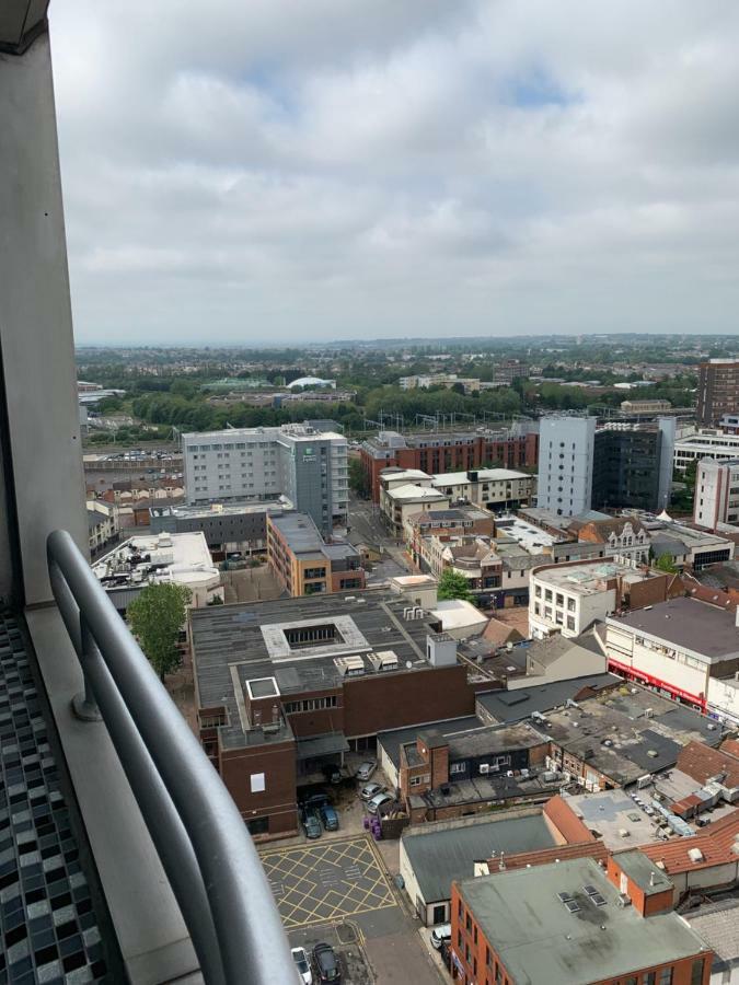Luxury Panoramic Balcony Swindon Central Dış mekan fotoğraf