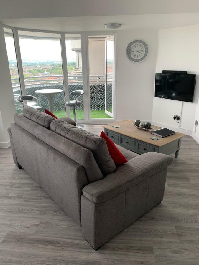 Luxury Panoramic Balcony Swindon Central Dış mekan fotoğraf