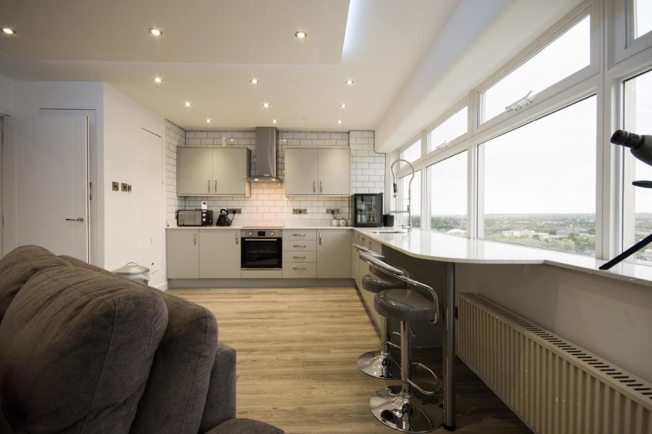 Luxury Panoramic Balcony Swindon Central Dış mekan fotoğraf
