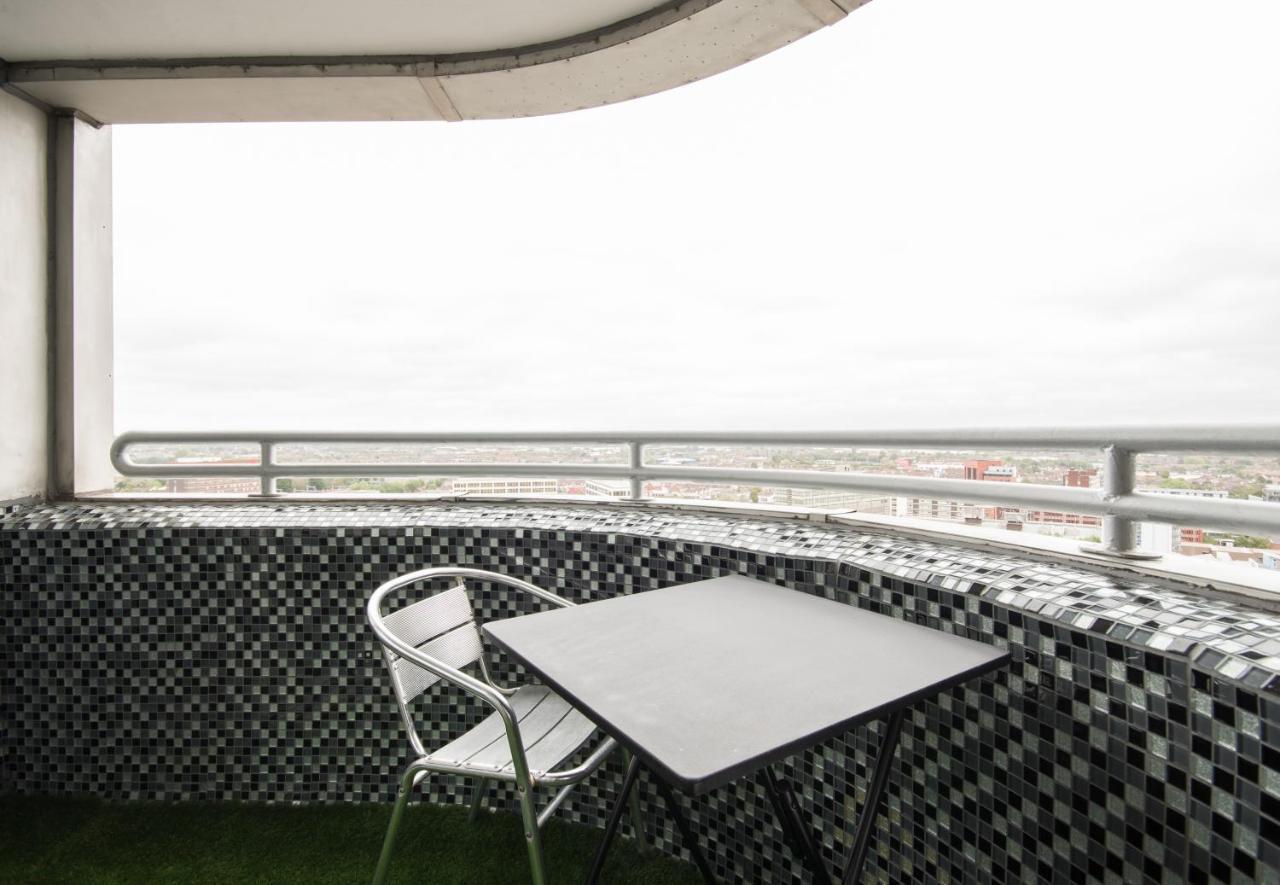 Luxury Panoramic Balcony Swindon Central Dış mekan fotoğraf